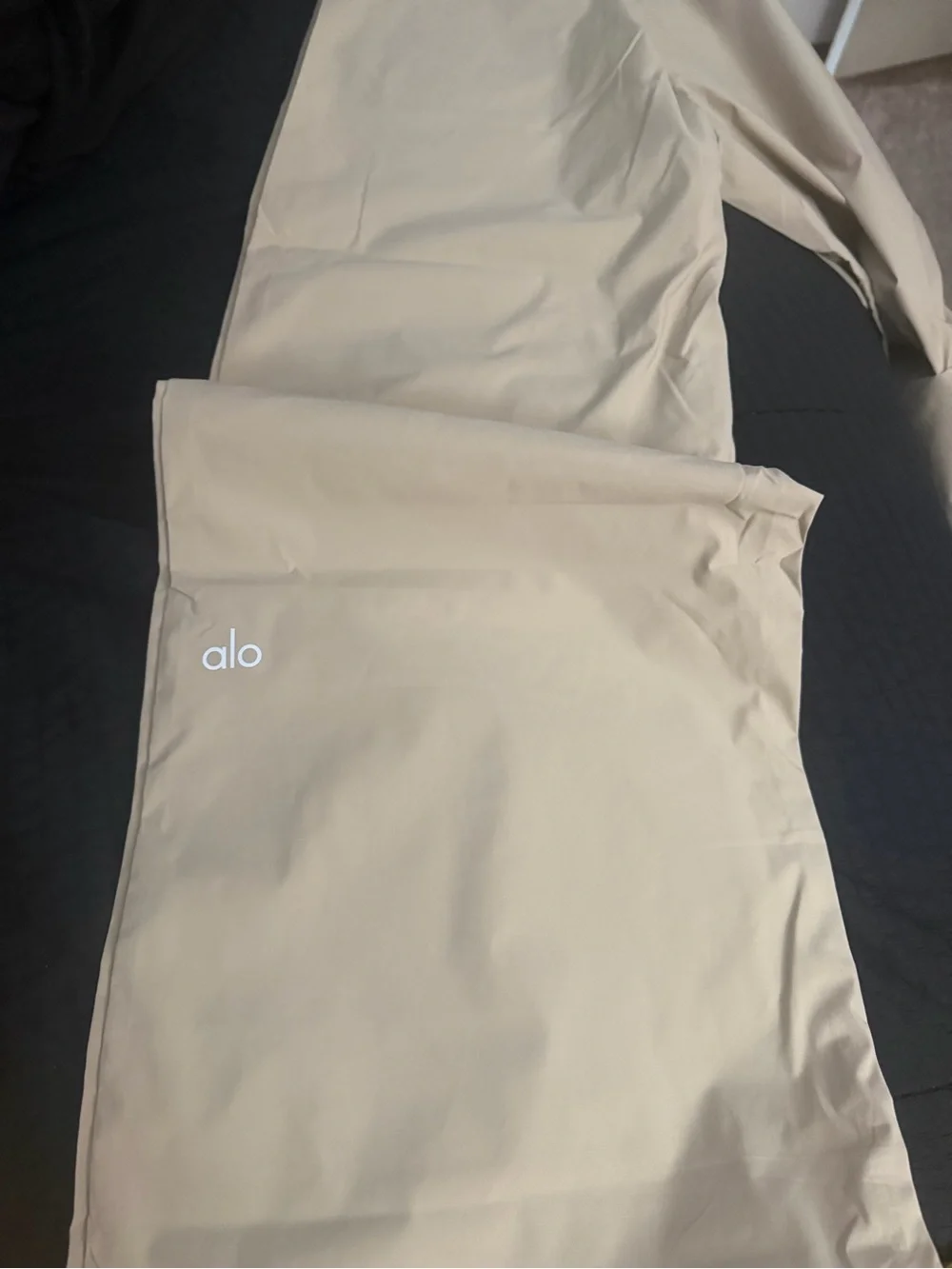 ALO Yoga Neutral Beige Activewear Pants with Elastic Waistband